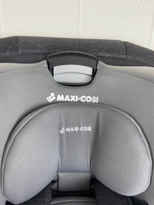 secondhand Maxi-Cosi Magellan 5 in 1 Convertible Car Seat, 2018