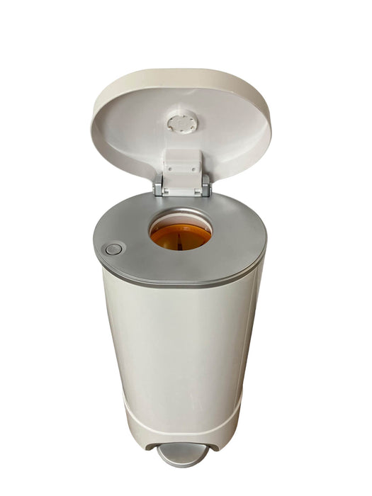 Shop Munchkin Arm & Hammer Diaper Pail at GoodBuy Gear