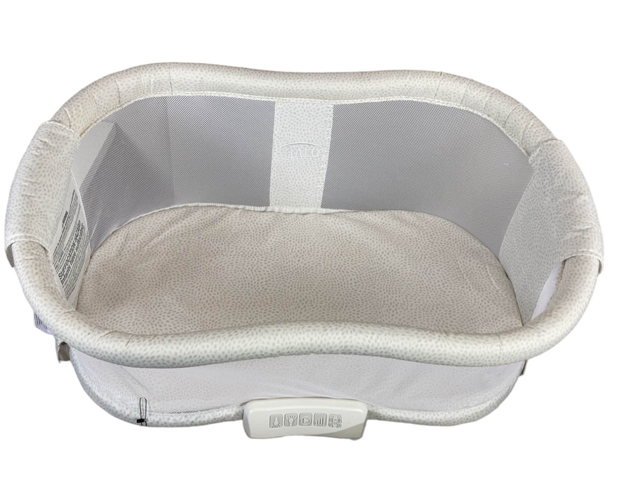secondhand Halo BassiNest Swivel Sleeper Essentia Series