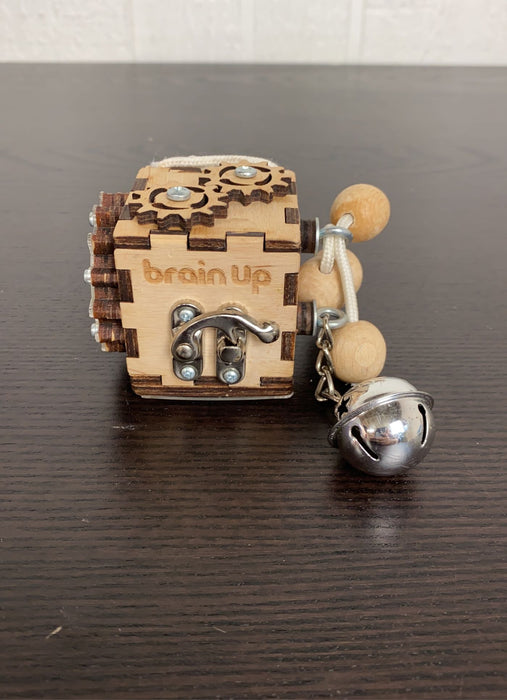 used BrainUp Busy Activity Cube