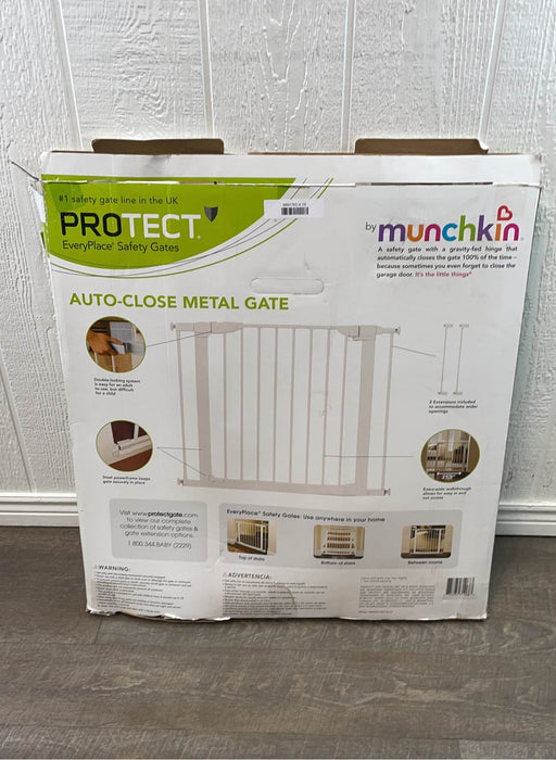 used Munchkin Auto Close Metal Baby Gate