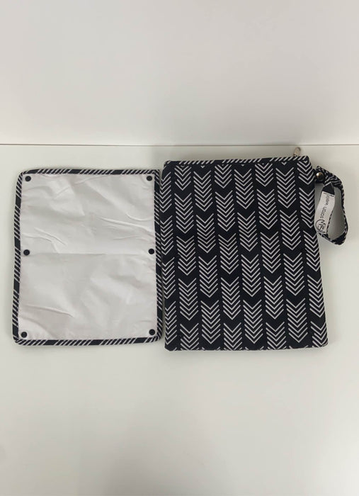 Shop Sarah Wells Pumparoo, Black & White at GoodBuy Gear