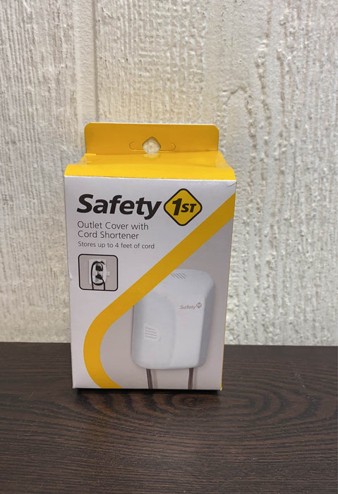 Shop Safety 1st Outlet Cover With Cord Shortener at GoodBuy Gear
