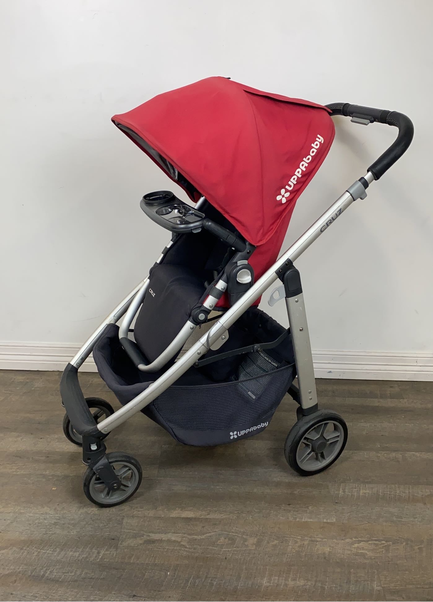 Uppababy cruz store denny red