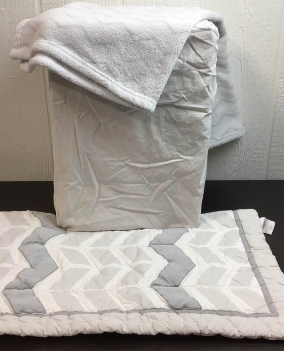 used Circo Nursery Set, 3 pieces, -Crib Fitted Sheet Blanket Quilt