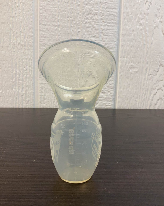 Shop Haakaa Manual Breast Pump at GoodBuy Gear