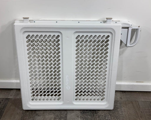 secondhand Safety 1st Pressure Mount Lift, Lock and Swing Gate