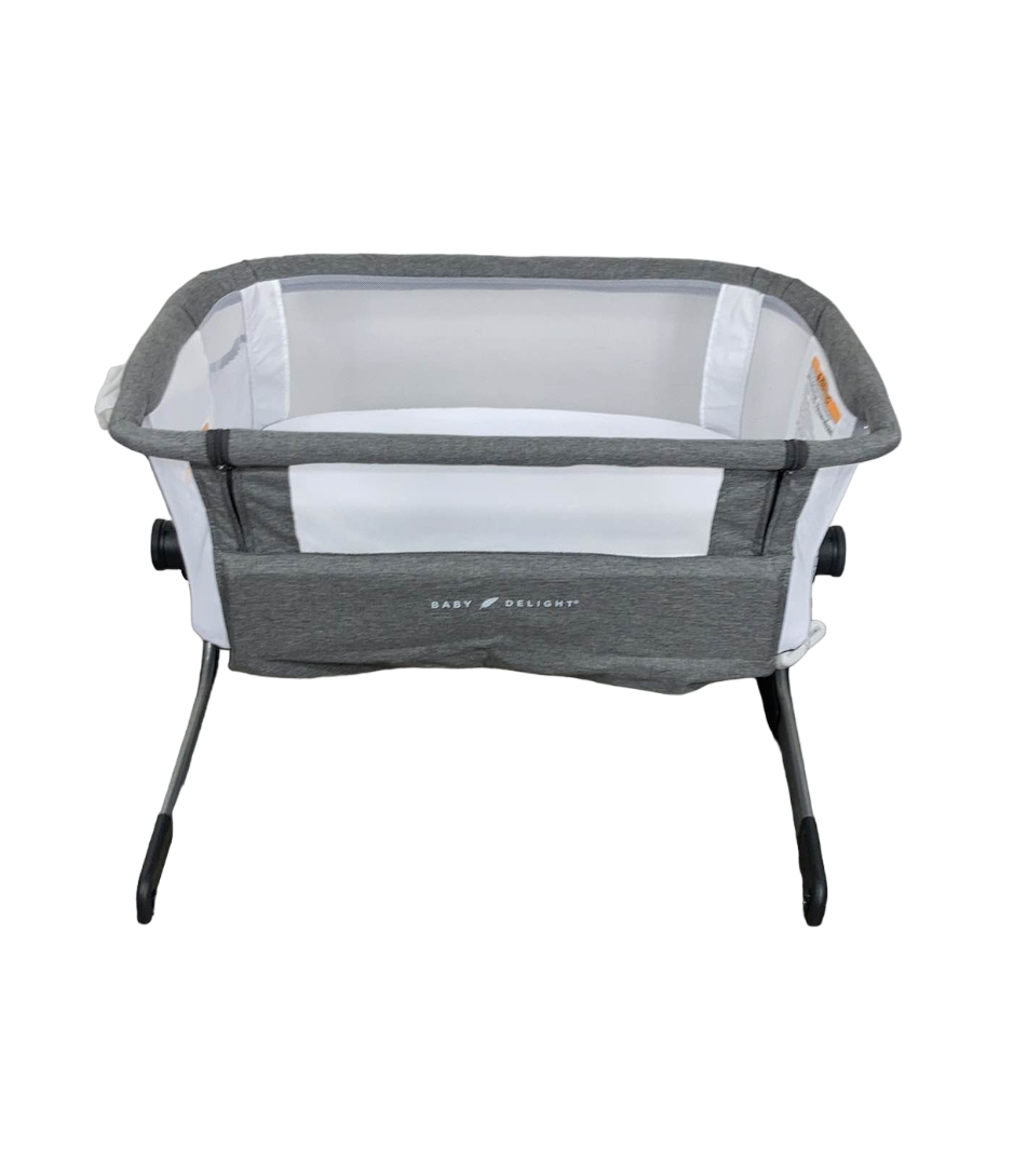 Baby Delight Beside Me Dreamer Bassinet Bedside Sleeper, Charcoal Tw