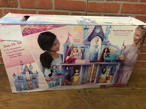 Disney princess royal 2024 dreams castle playset