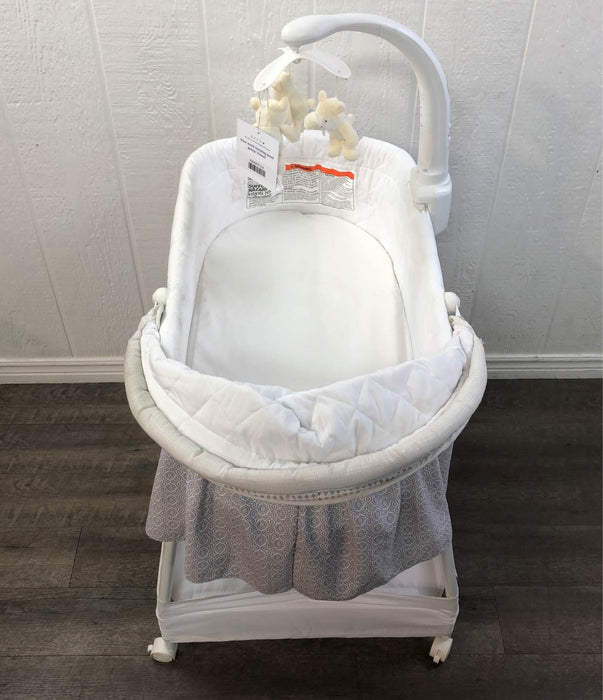 used Delta Children Deluxe Gliding Bassinet