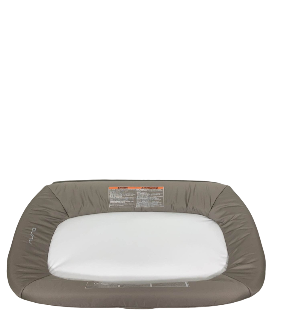 Nuna sena hotsell changing table