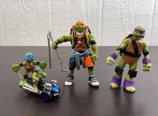 used BUNDLE Teenage Mutant Ninja Turtle Toys