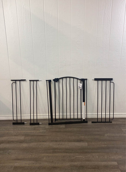 used Regalo Arched Decor Safety Gate