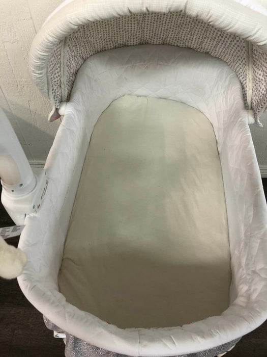 Delta Children Deluxe Gliding Bassinet