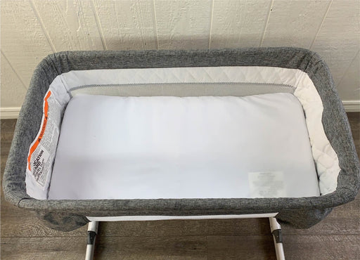 secondhand Delta Children By the Bed Deluxe Sleeper Bassinet