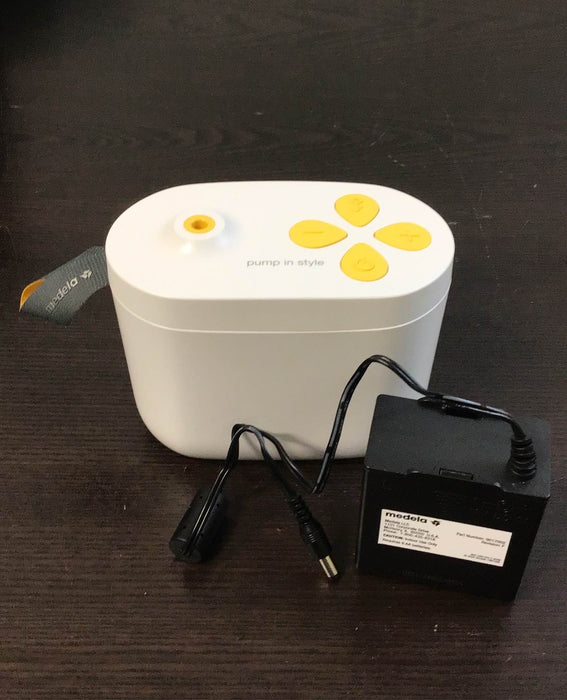 Shop Medela Pump In Style with MaxFlow with Accessories, (24mm 30mm) at GoodBuy Gear