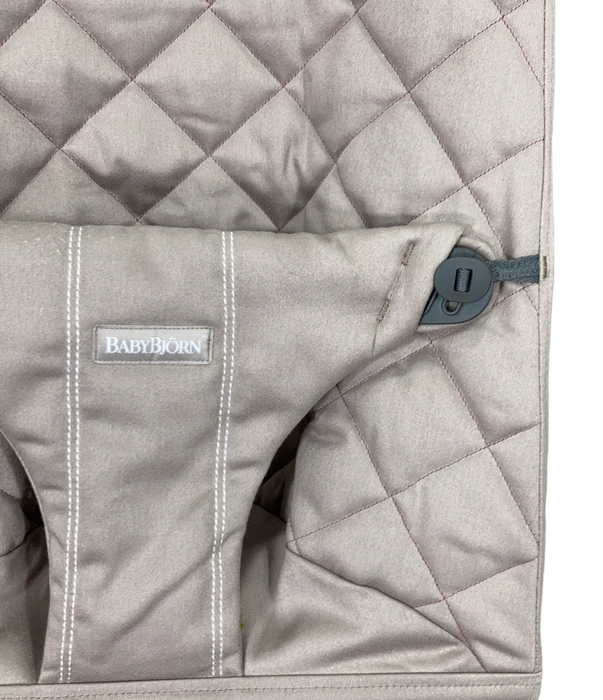 BabyBjorn Bouncer Bliss, Dark Gray Frame, Sand Gray Cotton Classic Quilt