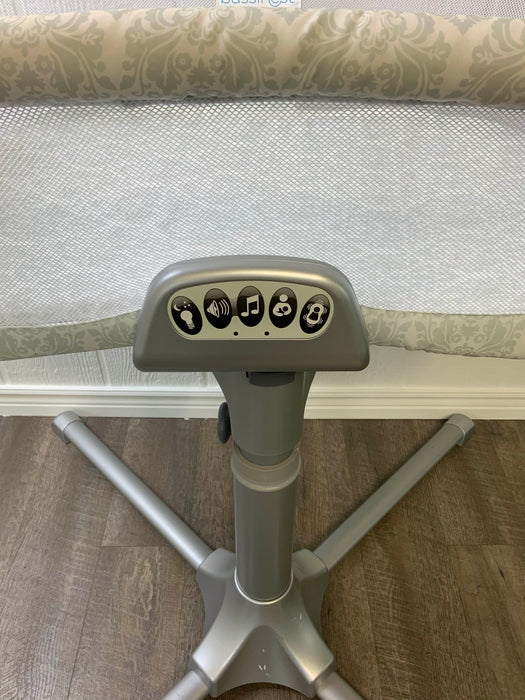 secondhand Halo Bassinest Swivel Sleeper Luxe Plus Series