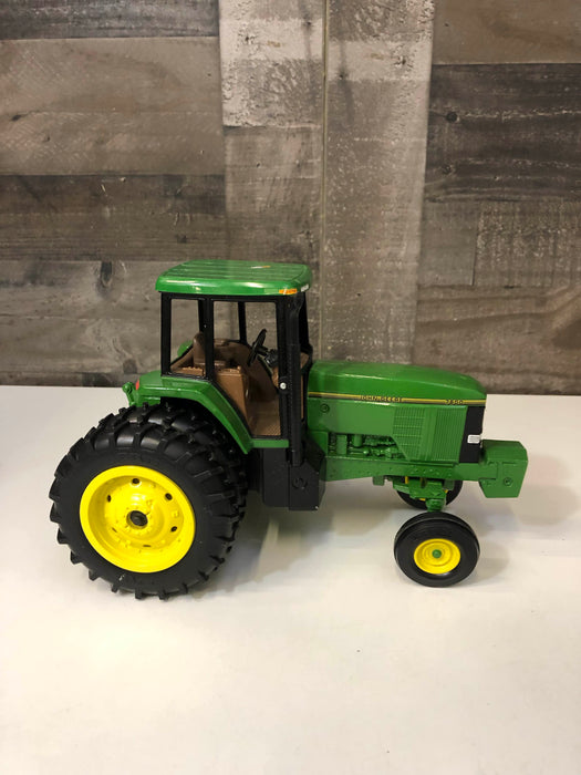 John Deere 1/16th Tractor Toy