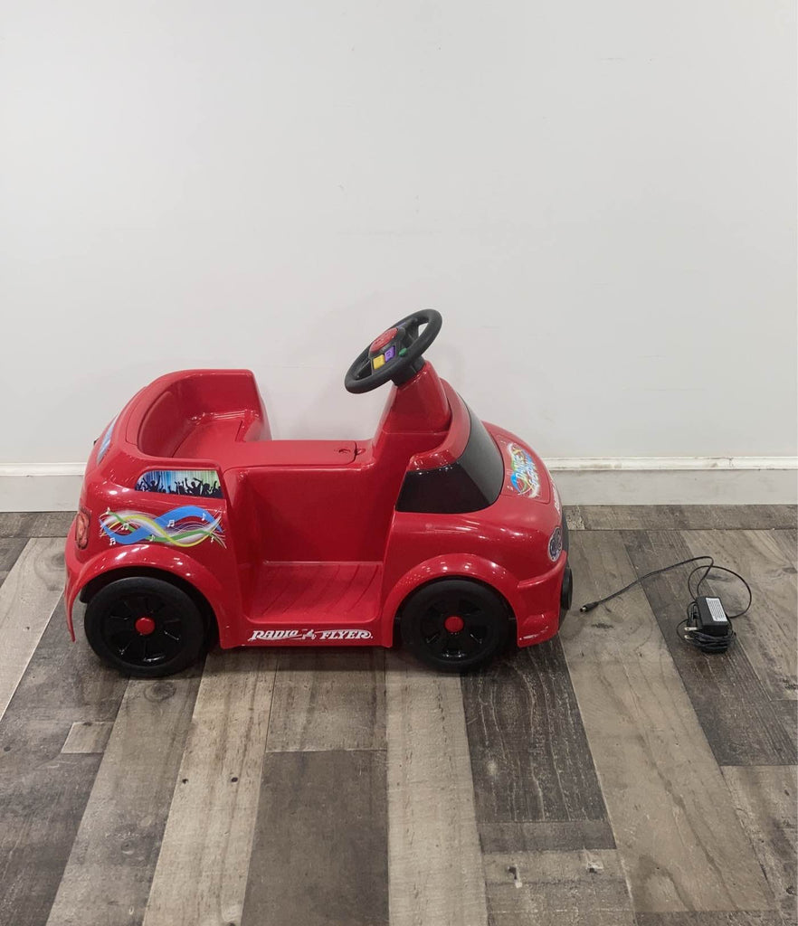 Radio Flyer DJ Dance & Spin Car Ride-On