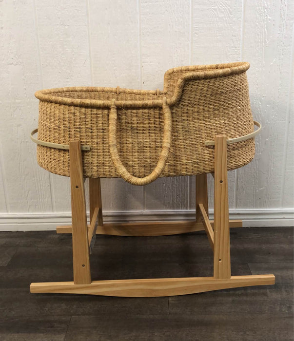 used Design Dua Natural Bilia Bassinet With Rocking Stand