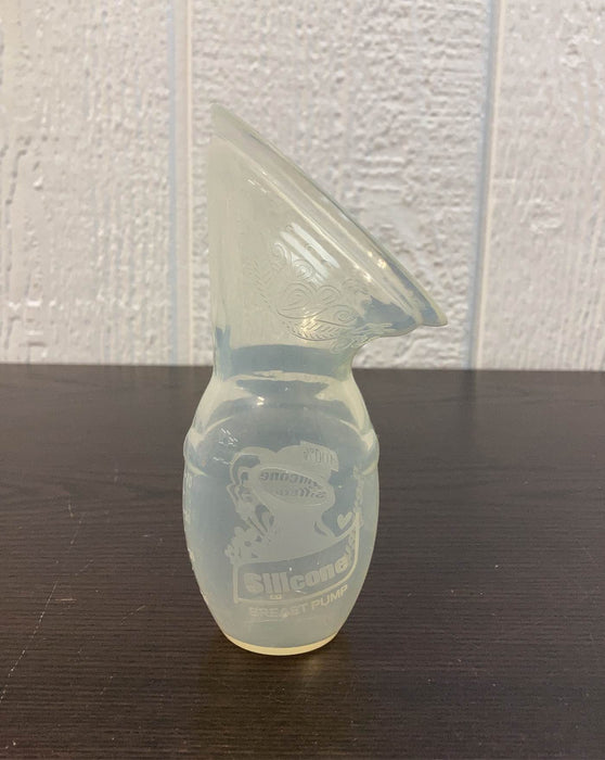 Shop Haakaa Manual Breast Pump at GoodBuy Gear
