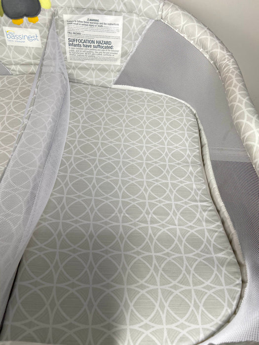 used Halo Bassinest Twin Sleeper