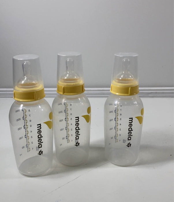 Shop Medela Breastmilk Bottle Set at GoodBuy Gear