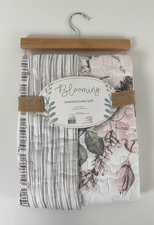 used SL Home Fashions Blooming Reversible Baby Quilt, -30” x 40”