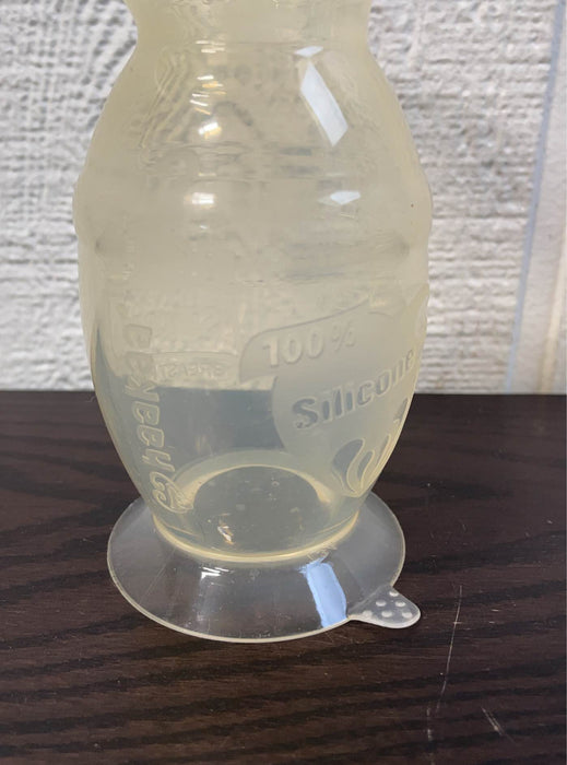 Shop Haakaa Silicone Breast Pump And Flower Stopper Set at GoodBuy Gear