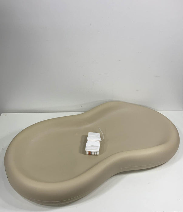 used Keekaroo Peanut Changing Pad, Vanilla