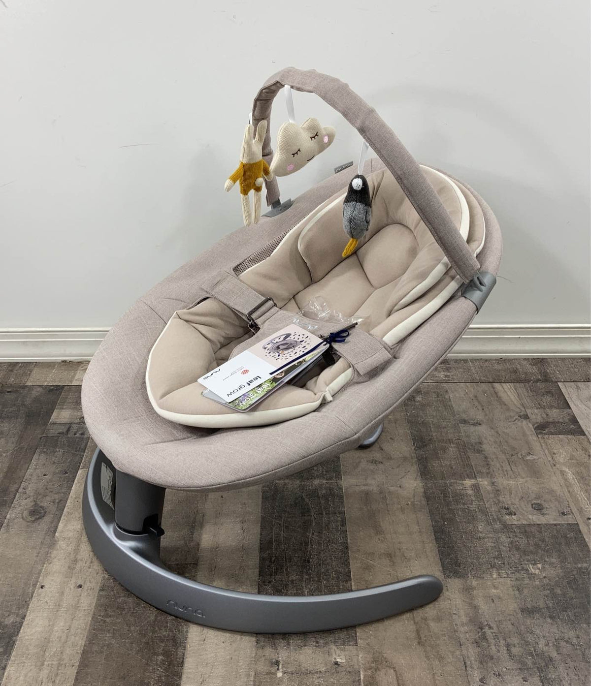 Nuna LEAF Grow Seat, Biscotti