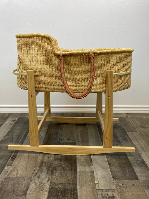 used Design Dua Natural Bilia Bassinet With Rocking Stand