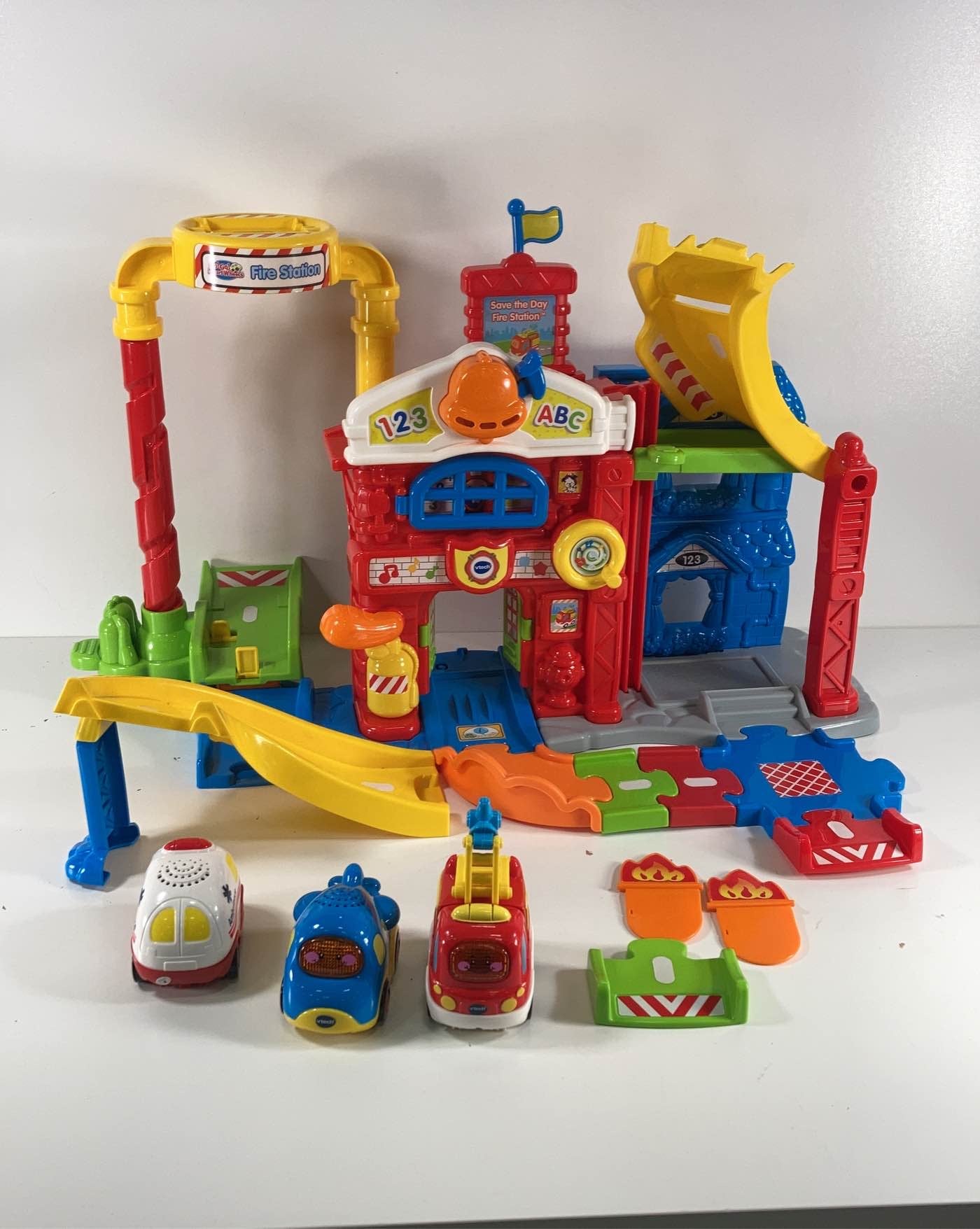 VTech Go! Go! Smart Wheels Save the Day Fire Station Playset with Truck 