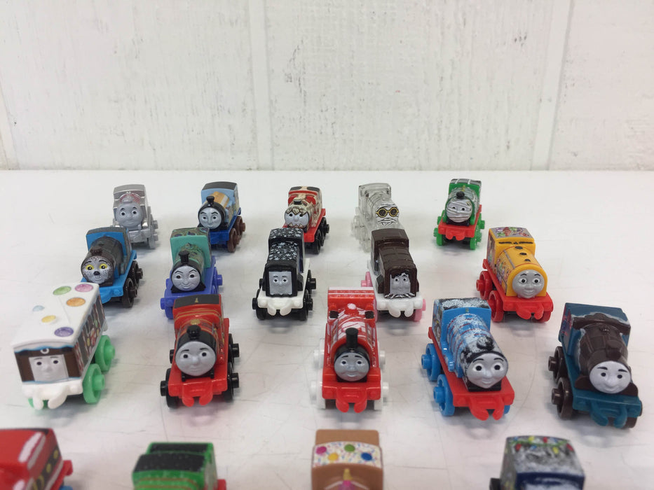Shop BUNDLE Thomas Mini Set, 20 Trains, Holiday at GoodBuy Gear