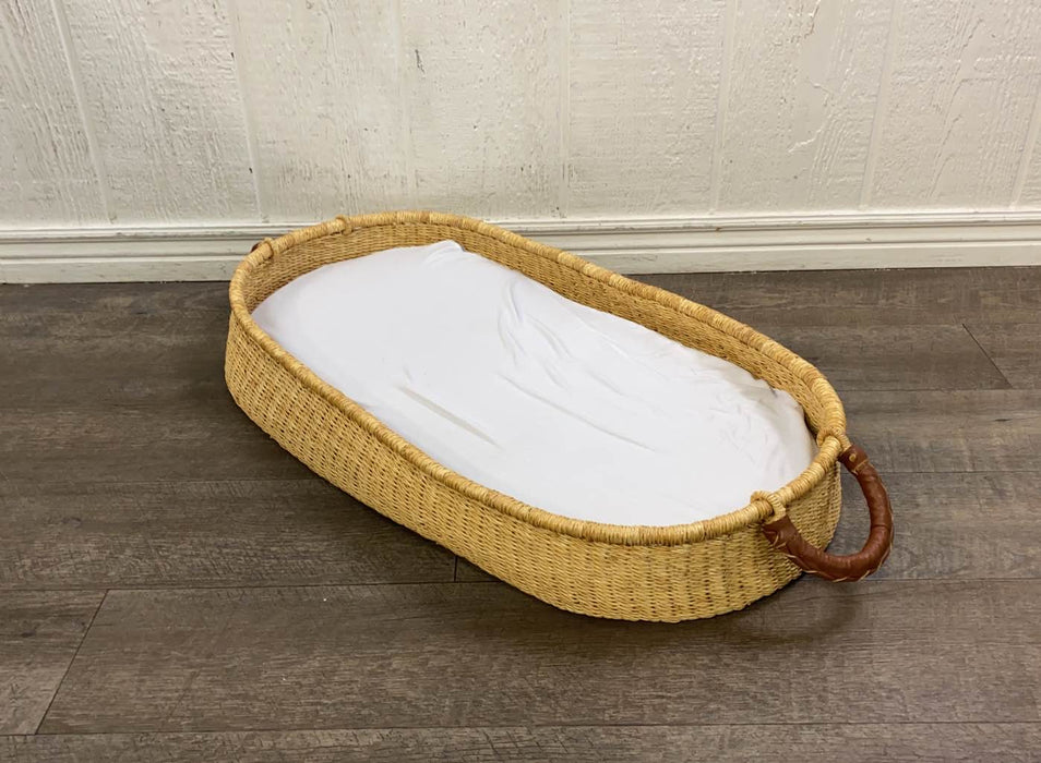 used Design Dua Handwoven Changing Basket And Liner