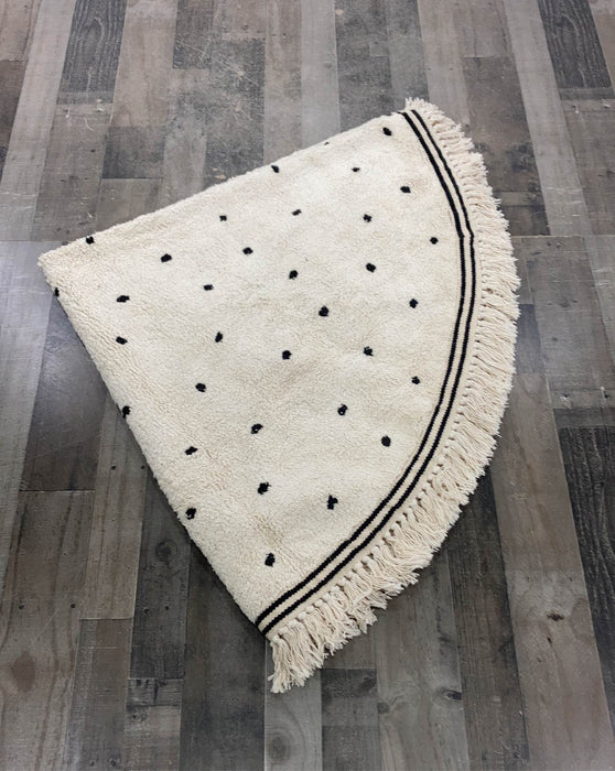 used Safavieh Handmade Easy Care Arbenita Round Rug