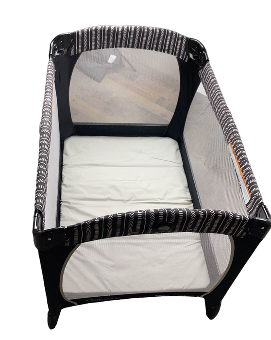 secondhand Graco Pack 'n Play Portable Seat & Changer Playard