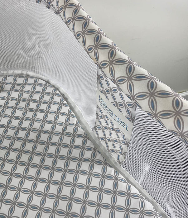 secondhand Halo BassiNest Swivel Sleeper, Premiere Series