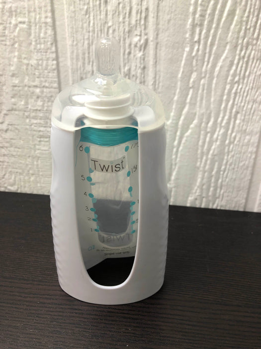 used Kiinde Twist Squeeze Natural Baby Breast Milk Feeding Bottle with Nipples and Case