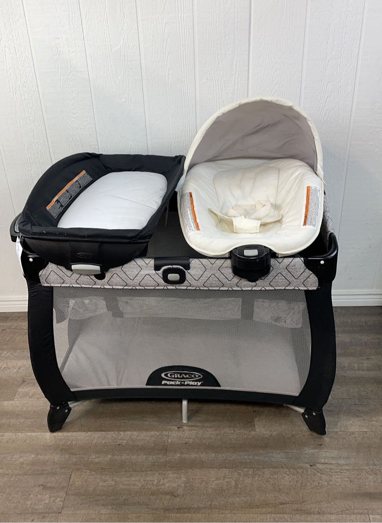 Graco Pack 'n Play Quick Connect Portable Seat DLX Playard