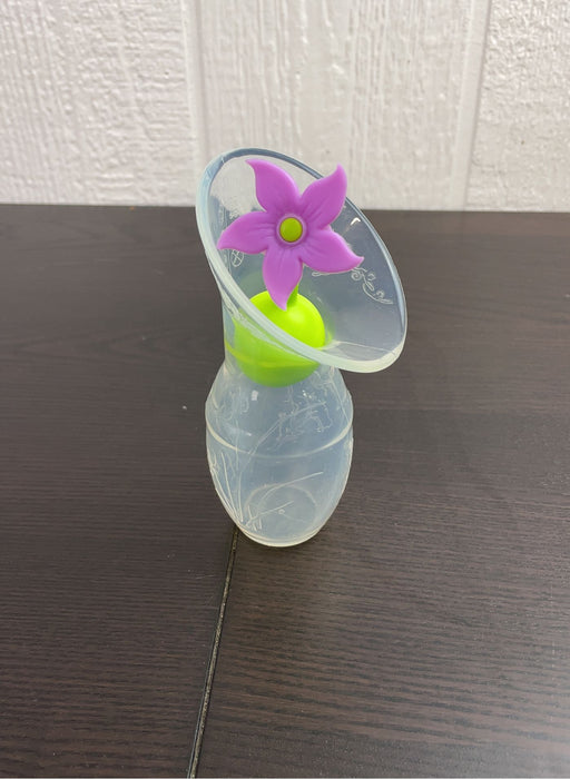 Shop Haakaa With Flower Stopper at GoodBuy Gear