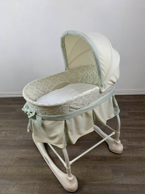 Cuddle n care rocking hot sale bassinet