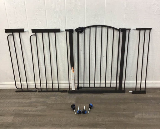 used Regalo Arched Decor Safety Gate