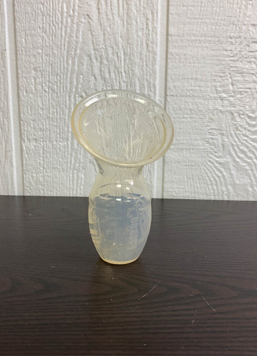 Shop Haakaa Manual Breast Pump at GoodBuy Gear