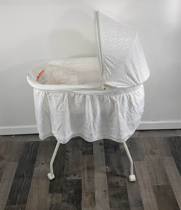 secondhand Delta Children Sweet Beginnings Bassinet