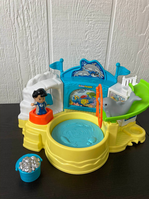 used Fisher Price Little People Aquarium Visit