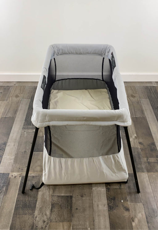 secondhand BabyBjorn Travel Crib Light 2