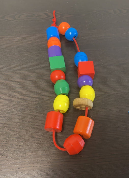 secondhand Melissa & Doug Primary Lacing Beads