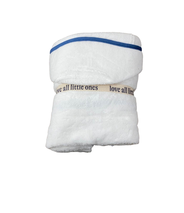 Shop Lalo The Hooded Towel, Blueberry at GoodBuy Gear